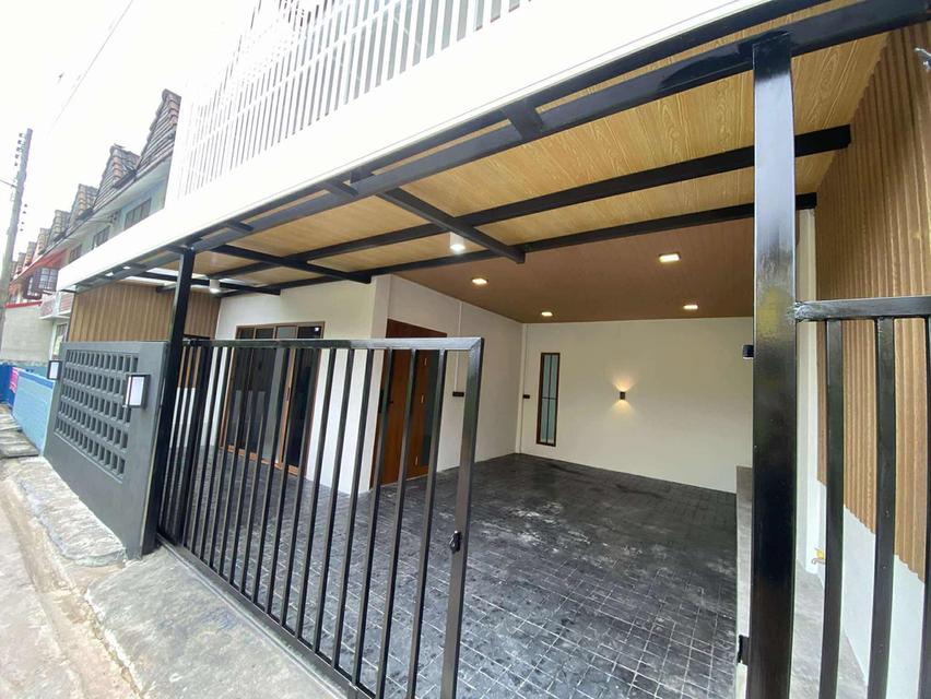 บ้าน ทาวน์เฮาส์สองชั้น 2