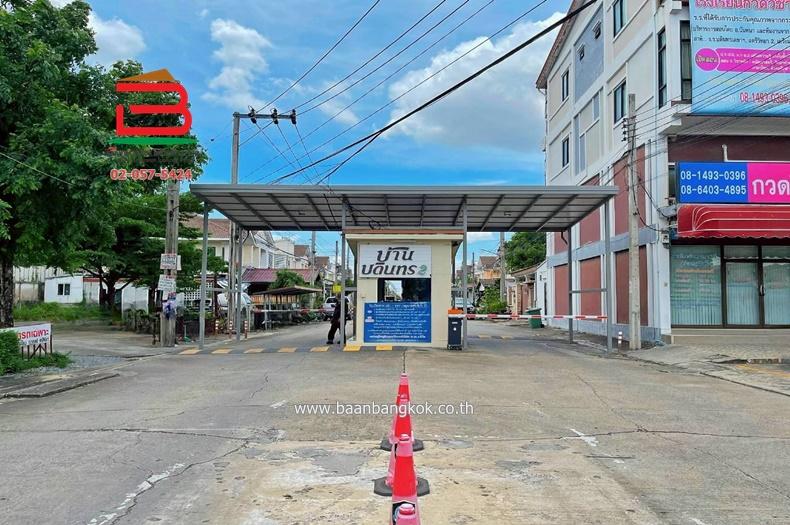 ทาวน์เฮาส์ หมู่บ้าน บดินทร 2 เนื้อที่ 19.9 ตรว. เขตบางชัน แขวงคลองสามวา กรุงเทพมหานคร