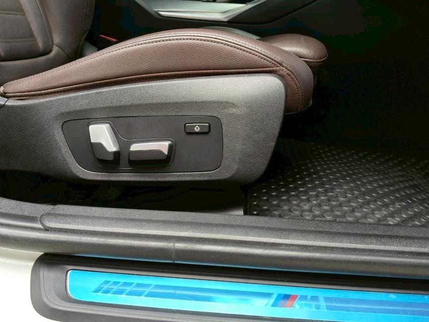 รหัสรถ KPC53 ‼️BMW  320d  M Sport สีขาว ตัว Top ยางใหม่ มี Bsi ‼️ 12
