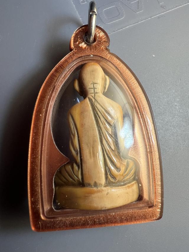 รูปหล่อแกะ หลวงพ่อเดิม วัดหนองโพ ไม่ทราบเนื้อ ไม่ใช่โลหะ ไม่ใช่ผง 2