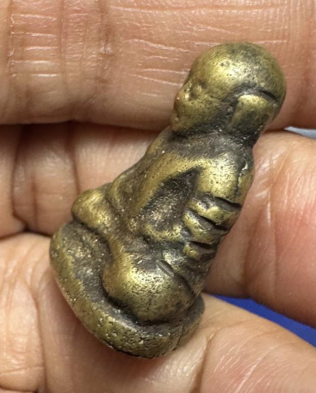 รูปหล่อ ล.พ.เงิน วัดห้วยเขน พิมพ์ B เนื้อโลหะเขียวอมเหลือง