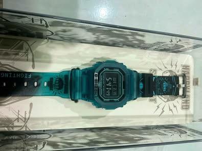 สสัสดีค่ะ สนใจขายนาฬิกา รุ่น  G-Shock DW-B5600G-2 ✅ มือหนึ่ง แกะกล่อง ยังไม่ใช้งาน ✅ กล่องครบ ประกันยังอยู่ ✅ สีน้ำเงินใส Bluetooth 