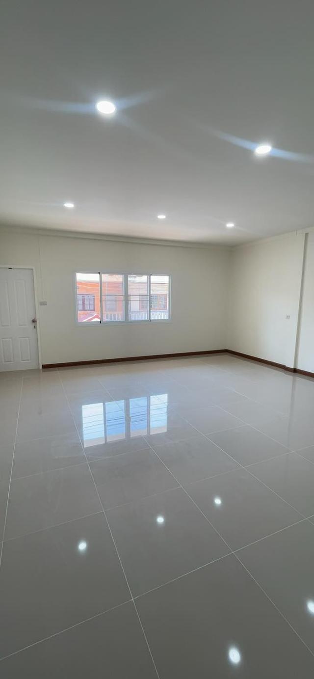 ขายด่วนทาวน์เฮ้าส์ 2 ชั้น รีโนเวทใหม่ 3