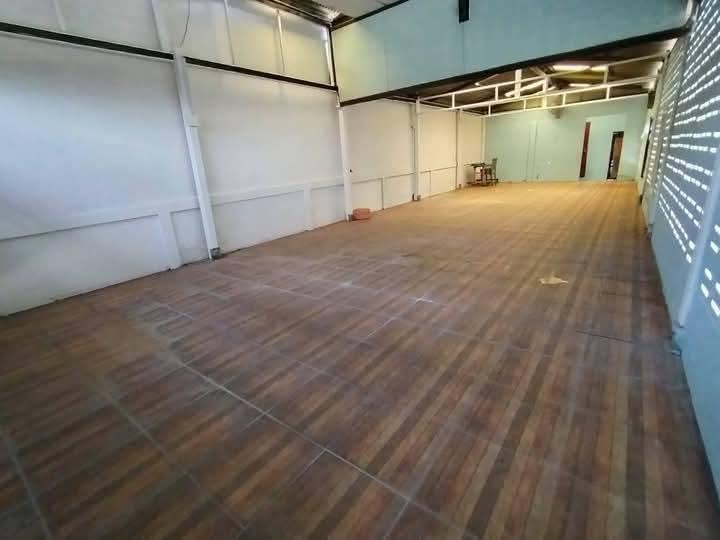 ขายบ้าน ติดถนน. เป็นการขายสิทธิ์เช่าวัด ใกล้เมือง ใกล้ทางด่วน รถเมล์วิ่งผ่านหน้าบ้าน 3