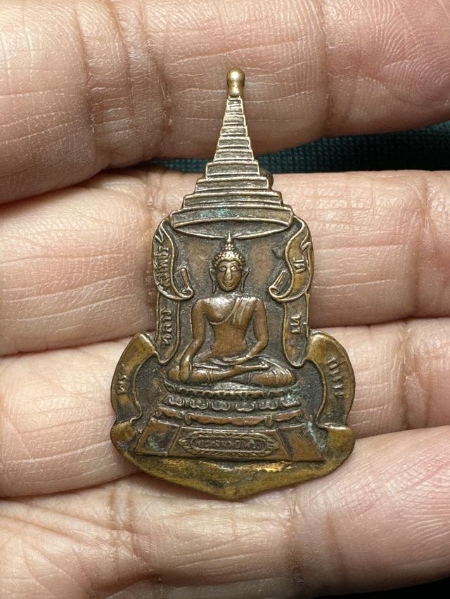 เหรียญเข็มกลัดหลวงพ่อเพชร วัดท่าถนน (หน้านิยมเชียงแสน)ปี2509