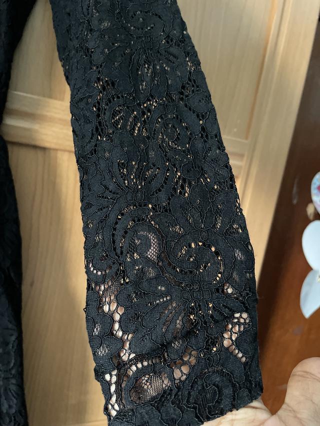 เดรสลูกไม้ดำ