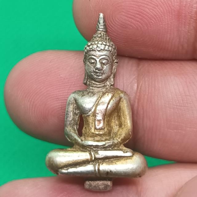 พระยอดธงเนื้อเงินไม่รู้ที่ 4