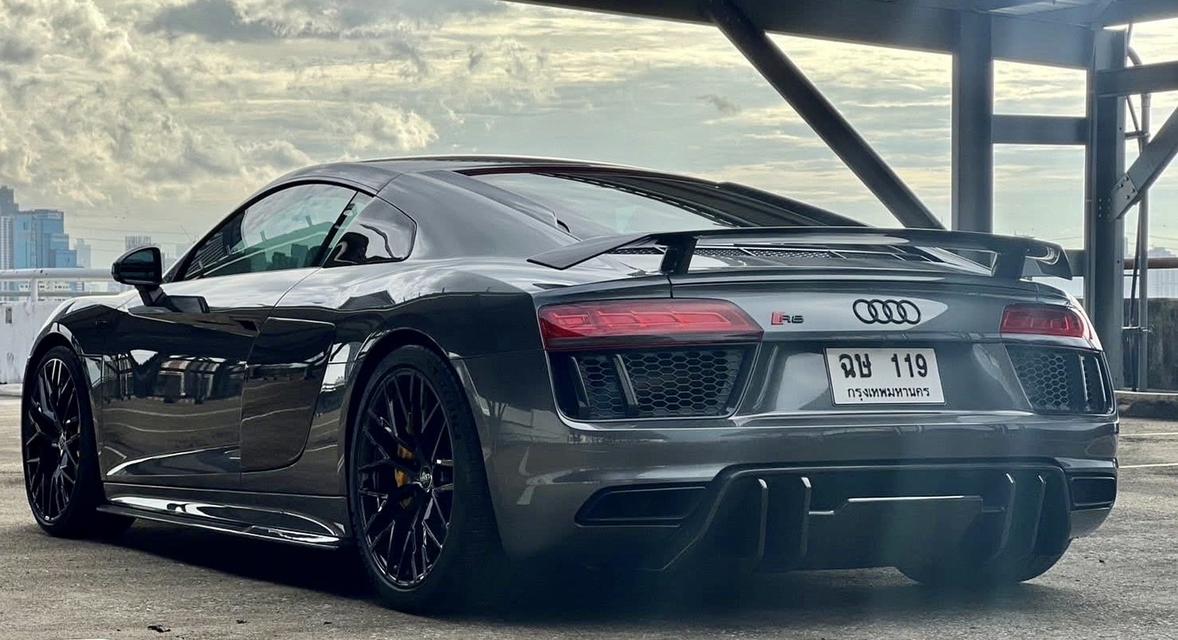 AUDI R8 V10 Performance