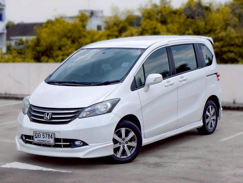 Honda Freed 1.5 SE เกียร์ Auto สีขาวมุก ปี 2010