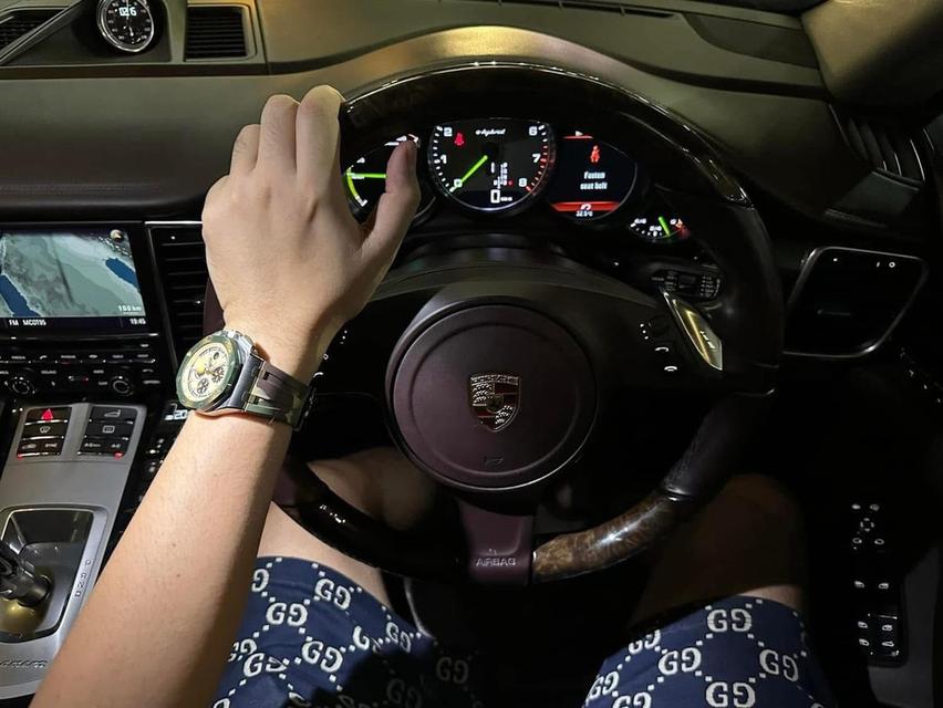 Porsche PANAMERA 3.0 S E-Hybrid Sedan 6