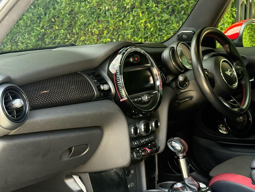 2017 MINI JOHN COOPER WORKS ( แท้ ) รถมือเดียวออกป้ายแดง รถวิ่งน้อย เข้าศูนย์ตามระยะ ไม่เคยมีอุบัติเหตุครับ 12