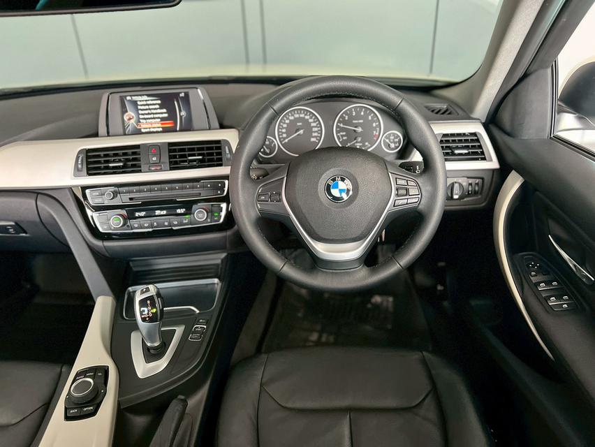 BMW 318i ปี 2016 จด ปี2017 (โฉม F30) สีขาว มือเดียว 11