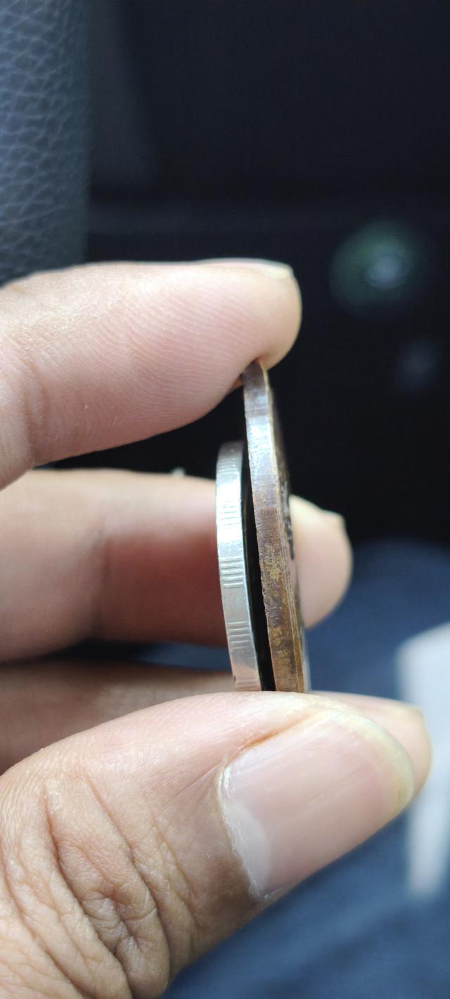 เหรียญอาจารย์ฝั้น รุ่นแรกเนื้อทองแดง 8