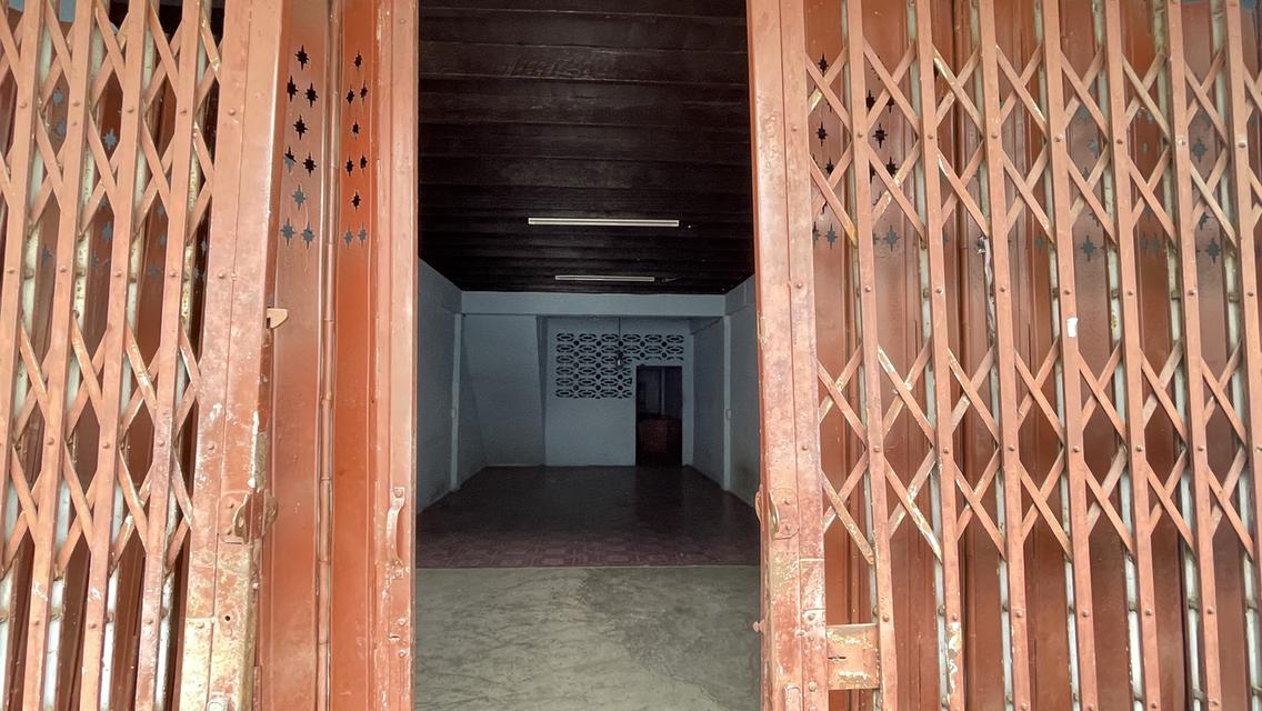 ขายบ้าน ตึกแถวอยู่ในซอย เอกชัย 40 ถ.เอกชัย เนื้อที่ 16 ตรว. ราคา 3 ล้านบาท 1