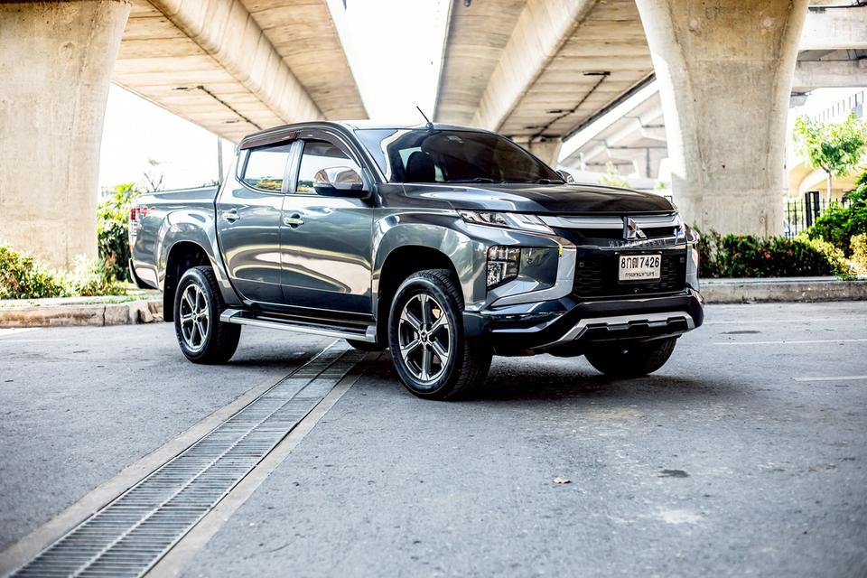 Mitsubishi Triton 2.4 GT PREMIUM Plus 4x4 Double cab ปี 2019 เกียร์ออโต้ สีเทา มือเดียวป้ายแดง