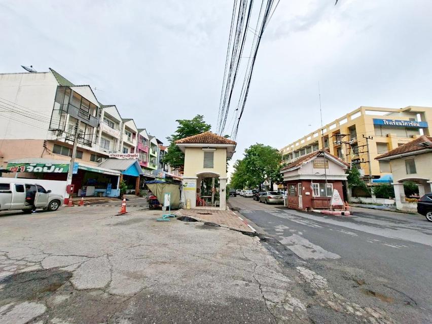 ขายบ้าน 2 ชั้น หมู่บ้านกฤษณา ติดกับโรงเรียนวิภารัตน์ 2