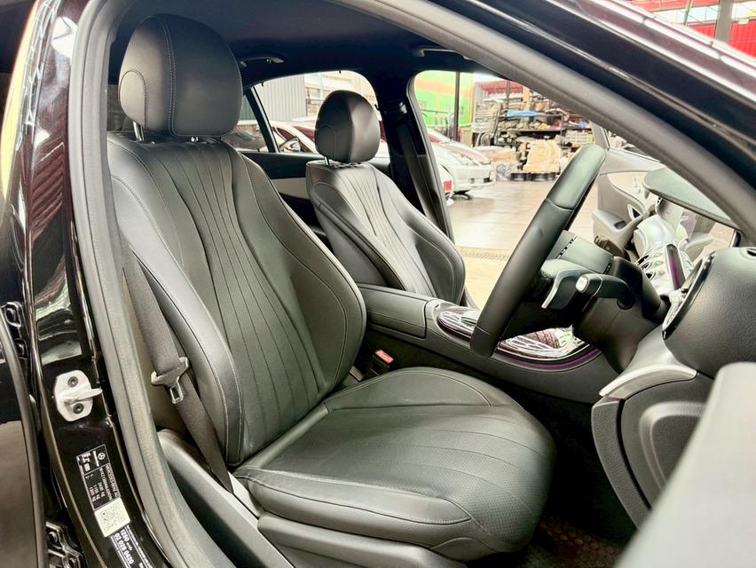 Mercedes-benz E220D w213 2.0 AMG Sport ปี 2022 13