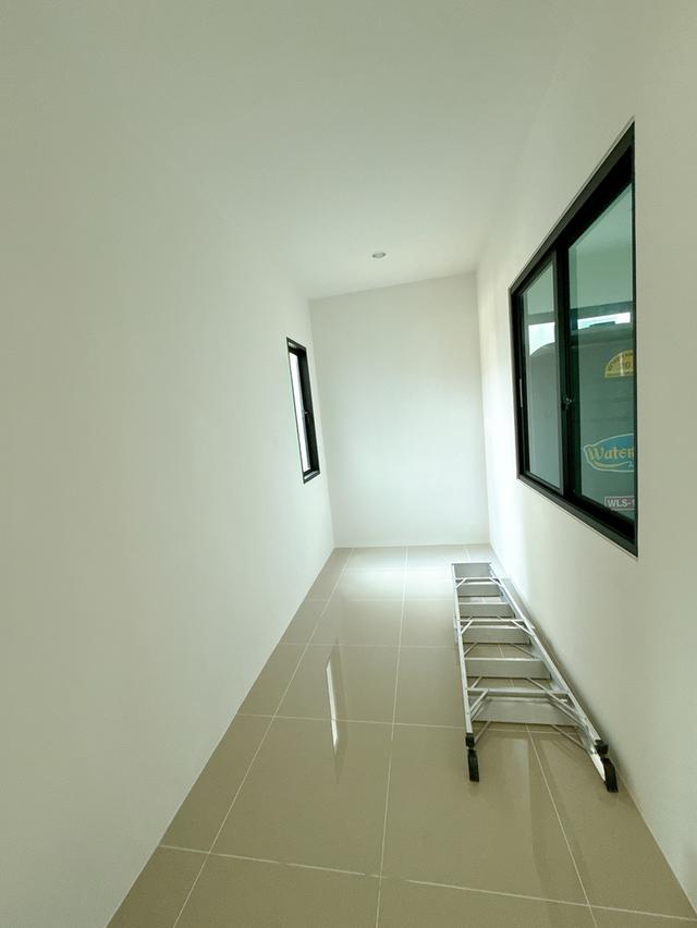 บ้านแฝด 2ชั้น 45ตร.วา 4ห้องนอน 3ห้องน้ำ 1ห้องเอนกประสงค์ 1ห้องครัว 1หัองซักล้าง พร้อมโรงรถ2คัน 5