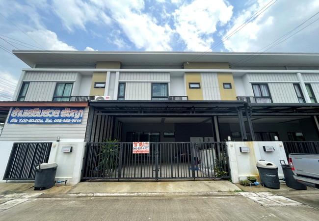 ขายทาวน์เฮ้าส์ หมู่บ้านเดอะโมดิช ราชพฤกษ์-กาญจนาภิเษก เนื้อที่ 21.9 ตร.ว. 4 นอน 3 น้ำ พร้อมอยู่