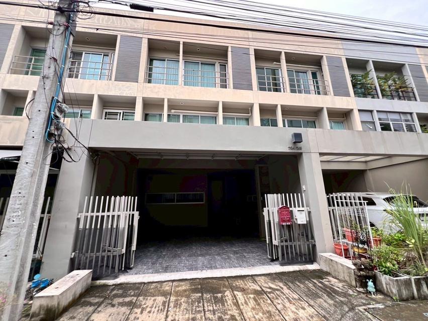 ให้เช่าทาวน์โฮม 3 ชั้น Noble Cube ซอยพัฒนาการ 26 (ใกล้ทองหล่อ เอกมัย) เฟอร์นิเจอร์พร้อมเข้าอยู่ 1