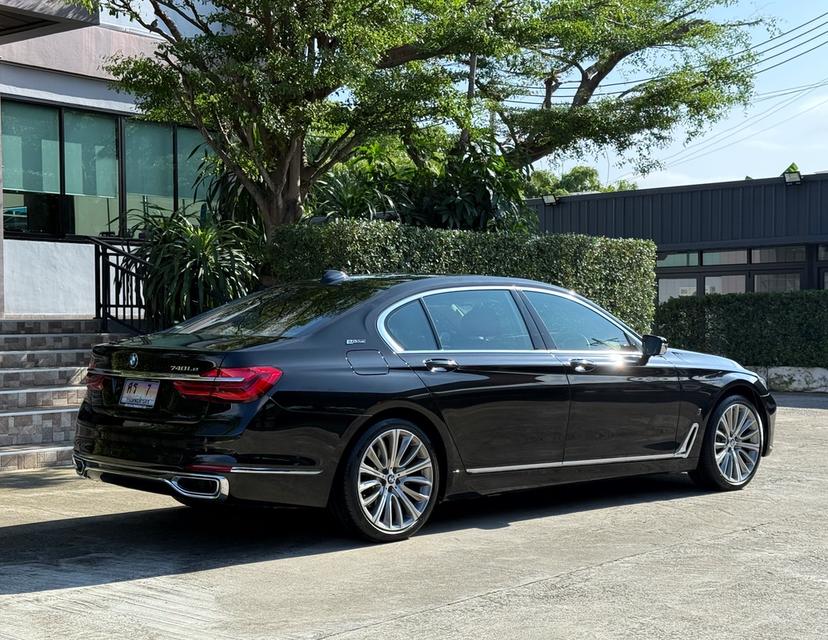 2019 BMW SERIES 7 PURE EXCELLENCE รถมือเดียวออกป้ายแดง รถวิ่งน้อย เข้าศูนย์ตามระยะ รถไม่เคยมีอุบัติเหตุครับ 3