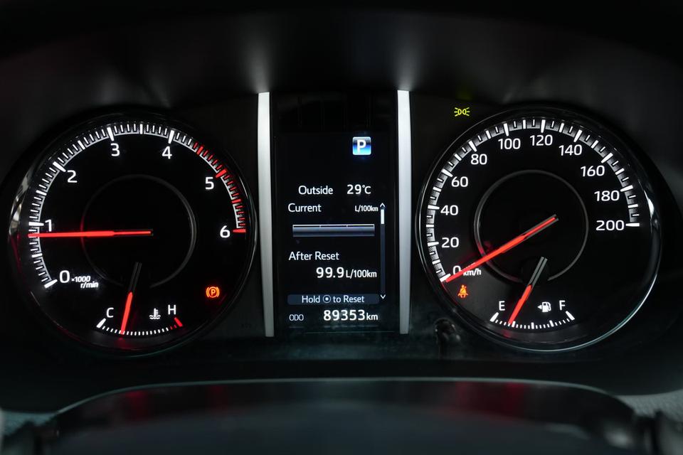 2022 Toyota Fortuner 2.8 GR Sport 4WD SUV สีขาว-ดำ ไมล์ 89353 กม. 19
