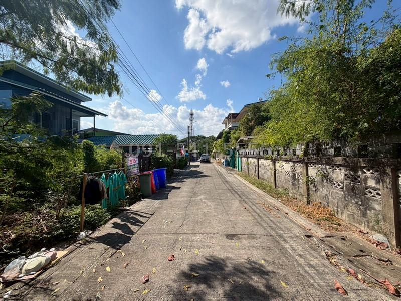 ขายที่ดินเปล่า ซอยพระยาสุเรนทร์ 16 แยก 1-6 ทำเลดี ขนาดที่ดิน 123 ตรว รูปแปลงสวย ใช้พื้นที่ได้เต็ม 8