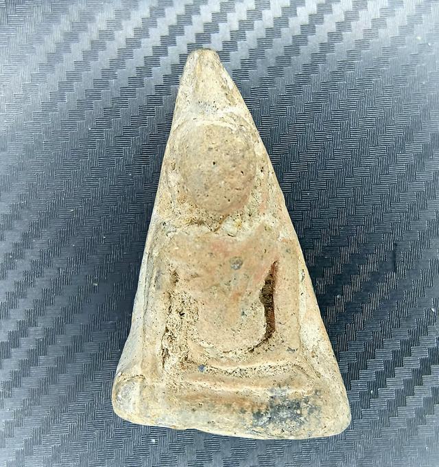 ตำนานก้นกรุ กลางทุ่งพิษณุโลก! พระนางพญา เนื้อดินเผา "แร่ลอย" องค์ครู หายากระดับตำนาน