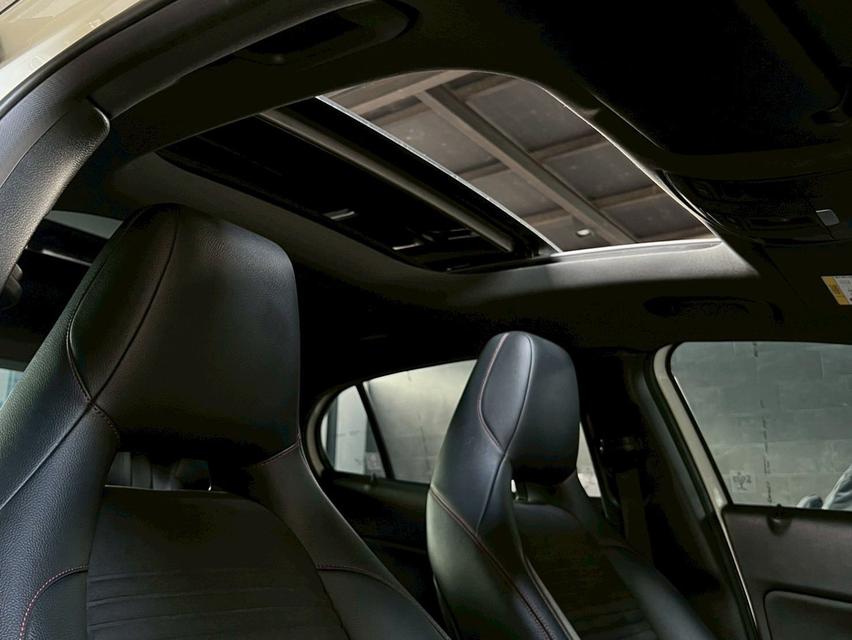 Mercedes-Benz GLA250 AMG Dynamic SUV 11