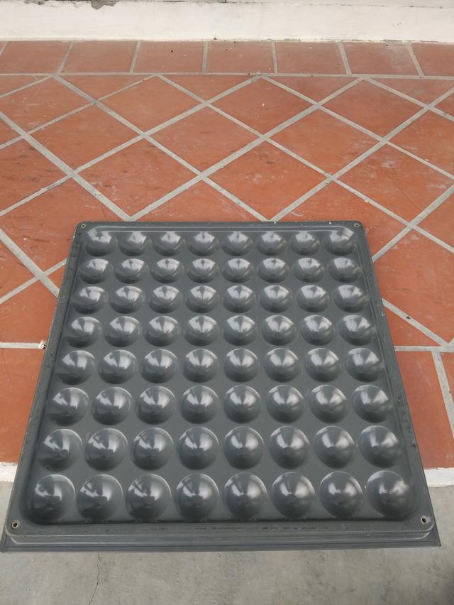 แผ่นพื้นยกสำเร็จรูป Raised floor โครงผิวด้านนอกเป็นเหล็ก ขนาด60*60 ซม. หนาประมาณ33 มม. น้ำหนักโดยประมาณ10 กก. ต่อ1แผ่น แข็งแรงทนทาน