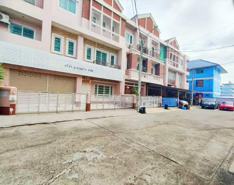 ขายทาวน์โอม3ชั้น ม.เดอเนะเจอร์ซิตี้ ถ.เพชรเกษม เพชรเกษมซ.69 เลียบคลองภาษีเจริญฝั่งใต้ เนื้อที่20ตรว 1