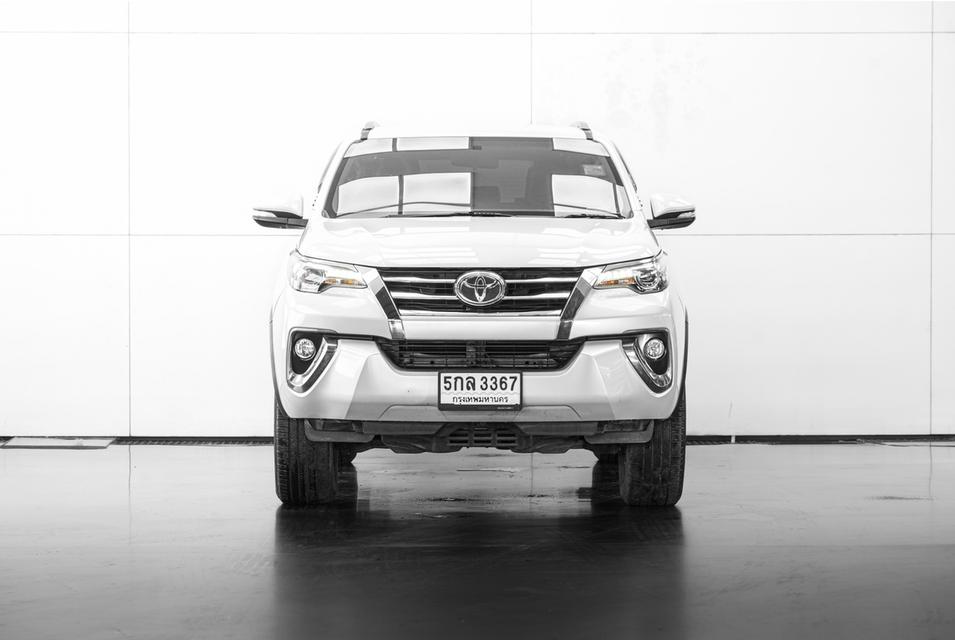 2016 TOYOTA FORTUNER 2.4 V 4WD SUV สีขาว ไมล์ 165303 กม.