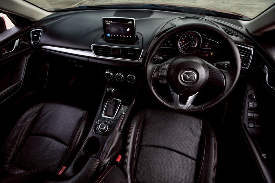Mazda3 Skyactiv 2.0S Hatchback ปี 2015 สีแดง  16