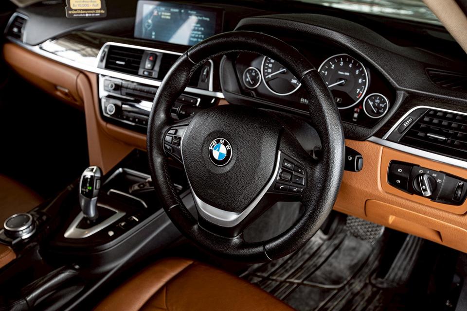 Bmw 320i Luxury ปี 2016 สีขาว สวยสภาพดี 14