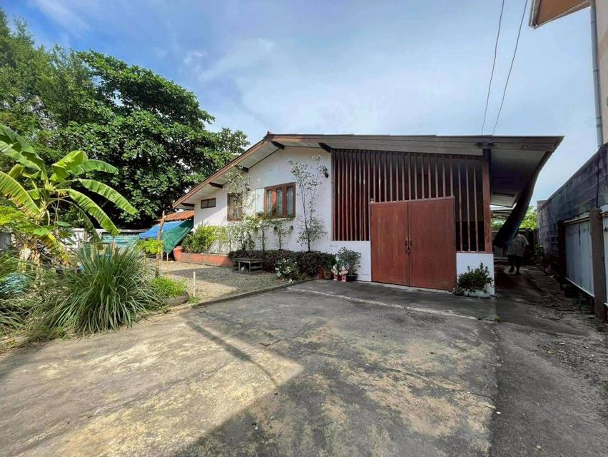 ขายบ้านพร้อมที่ดิน ขนาด 128 ตร.ว. ถนนบางแสนสาย 2 ซอย 15 ใกล้ ทะเลบางแสน 2