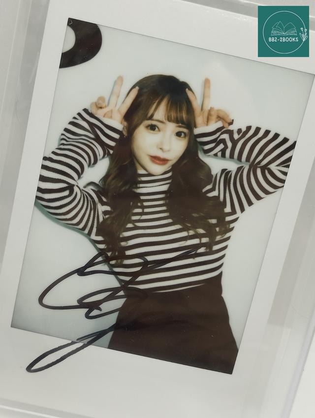 Yuna Ogura รูปโพลารอยด์พร้อมลายเซ็น 5