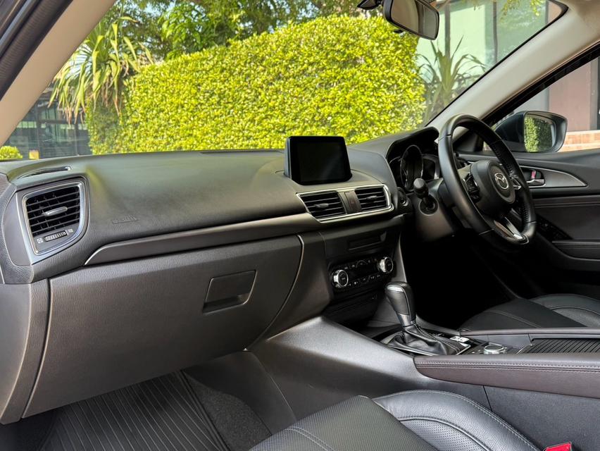2019 MAZDA 3 2.0 S 5ประตู รถมือเดียวออกป้ายแดง รถวิ่งน้อยเพียง 80,000 กม ประวัติศูนย์ครบ รถไม่เคยมีอุบัติเหตุครับ 11