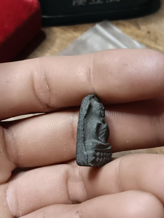 กลวงพ่อพุ่ม วัดสว่างฟ้า