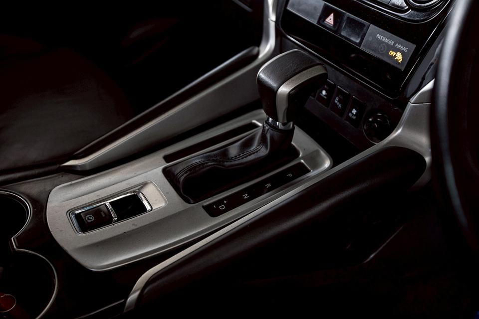 MITSUBISHI PAJERO SPORT 2.4 GT Premium ปี 2019 สีเทา มือเดียวป้ายแดง 19