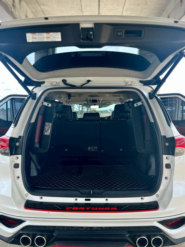 toyota fortuner 2.8 trd ปี 2018 รถบ้าน สวยจัดๆ ไมล์ 6หมื่น โลแท้ๆ  12