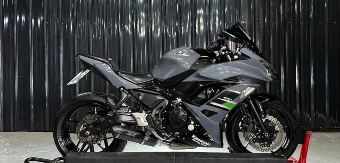 Kawasaki Ninja สีเทา 1