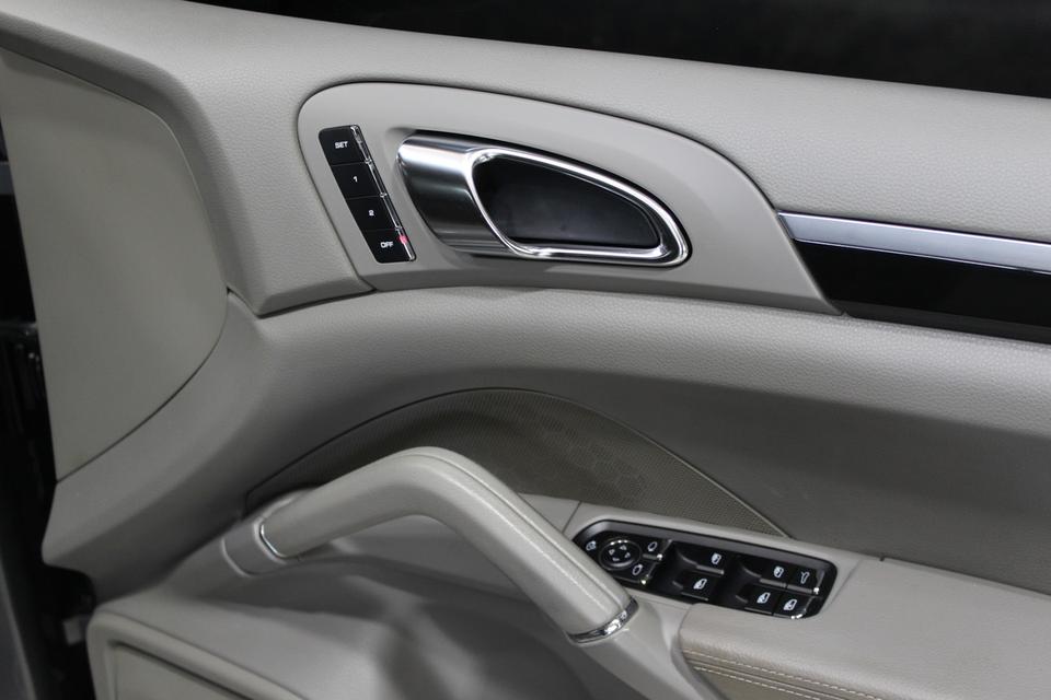 รหัสรถ JRS446 Porsche Cayenne Hybrid 2013 ราคาไม่ถึงล้านได้ไปคุ้มแน่นอน รูปที่ 9