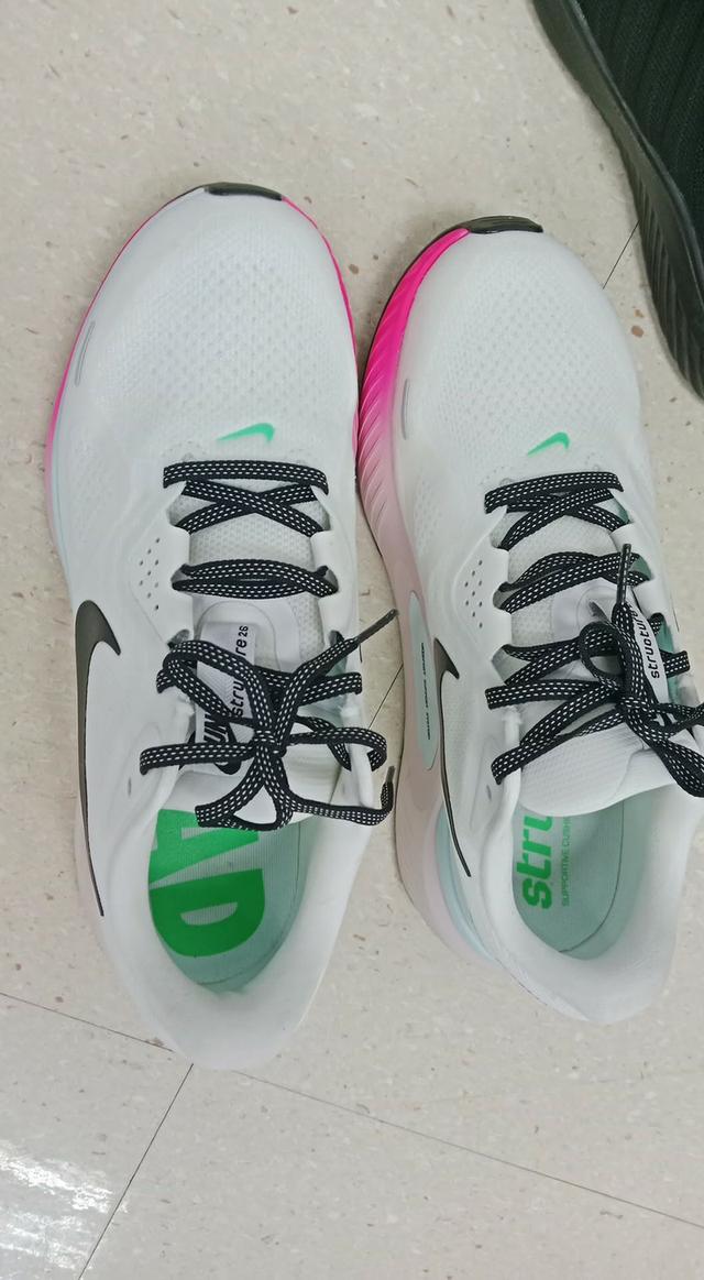 ร้องเท้าวิ่ง nike structure 26 9.5us/43