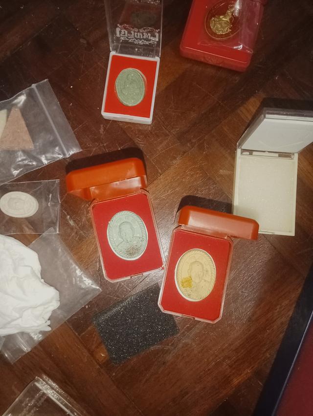 พระราคาถูกแท้ต่อลองได้ครับสนใจองค์ไหนส่งรูปไปต่างหากได้นะครับส่งใหม่ได้