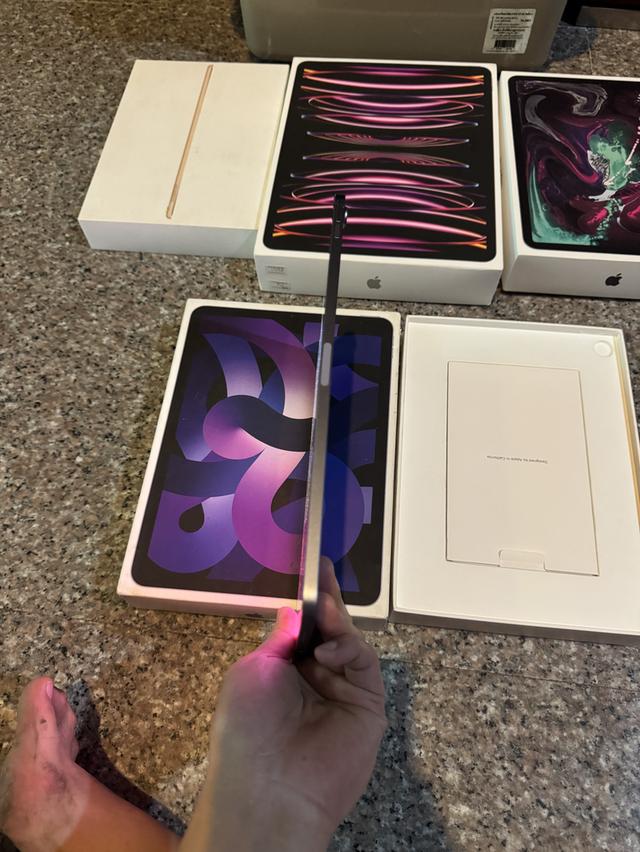 ขายๆๆๆถูกๆๆiPadAir5 M1 สีPurple 64กิ๊ก Wifi Only มีกล่องอีมี่ตรงใช้งานดีทุกๆฟังชั่นสูนTrueทุกๆฟังชั่นรีสโตได้ตลอดไม่มีติดไอคราว Model TH/A ( จอสวยๆขาว 6