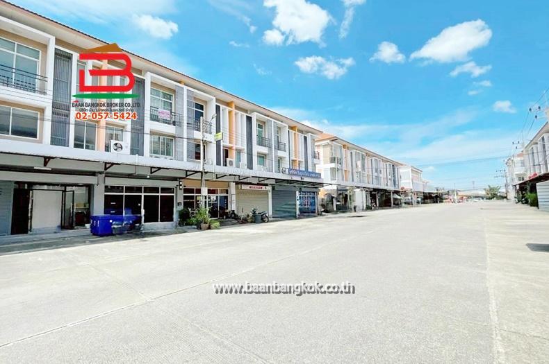 อาคารพาณิชย์ หมู่บ้าน ไอลีฟ ทาวน์ ลำลูกกาคลอง 3 เนื้อที่ 19.1 ตรว. ถนนเลียบคลองสาม ต.ลาดสวาย อ.ลำลูกกา จ.ปทุมธานี 12