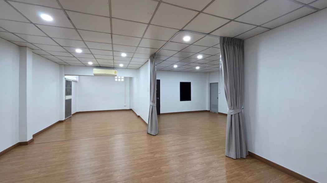 ให้เช่า บ้านเดี่ยว 2 ชั้น หมู่บ้านระเบียงทอง 4 - 50 ตร.ว. ซอยนาคนิวาส 44 ใกล้เดอะคริสตัลพาร์ค เอกมัย–รามอินทรา 4