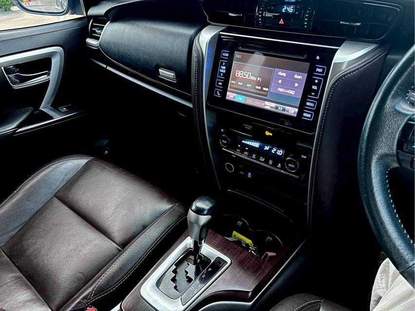 ขาย Toyota Fortuner 2.4V ปี16 10