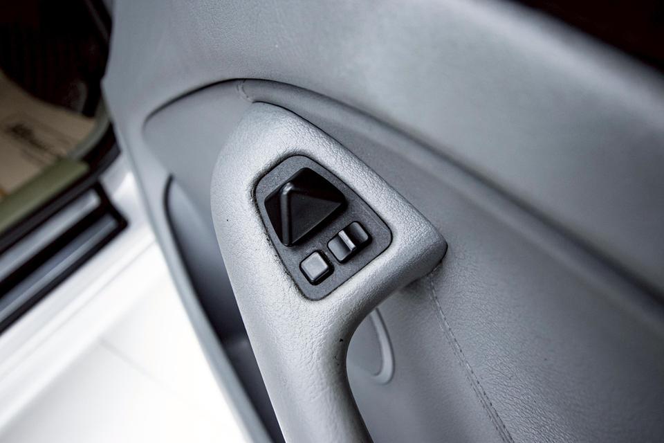 BMW SERIES 3 318iA E46 2003  14