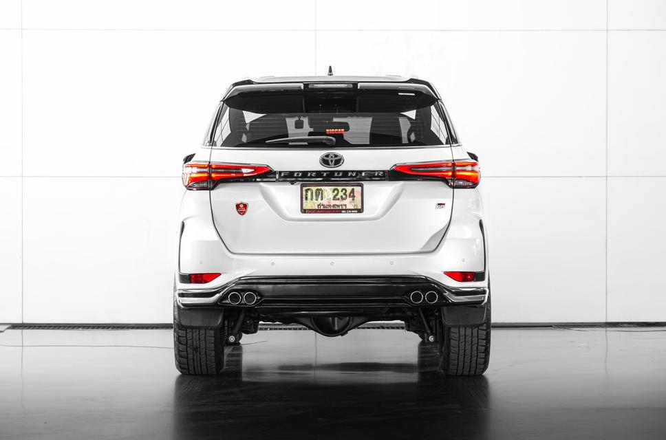 2022 Toyota Fortuner 2.8 GR Sport 4WD SUV สีขาว-ดำ ไมล์ 89353 กม. 6